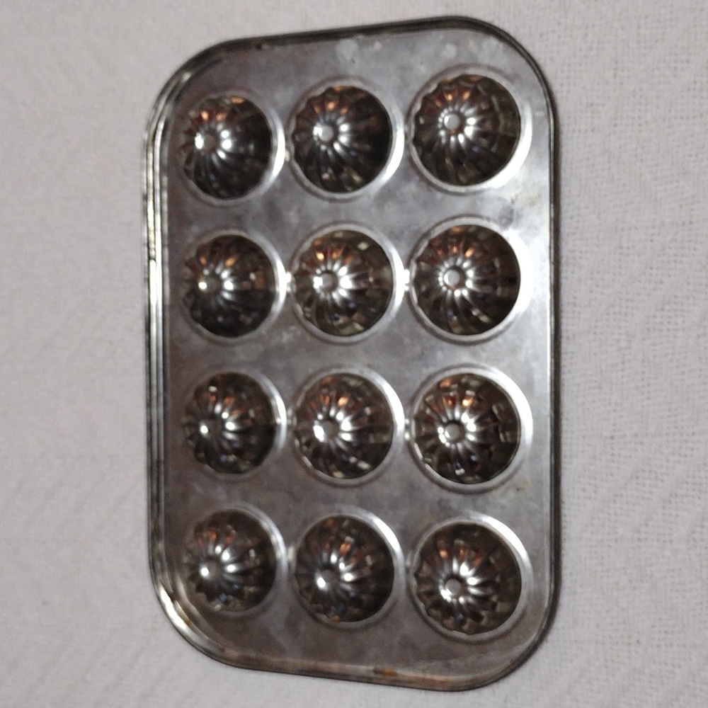 Vintage 80s Hoan Hong Kong Pastry Tin - Picture 4 of 7